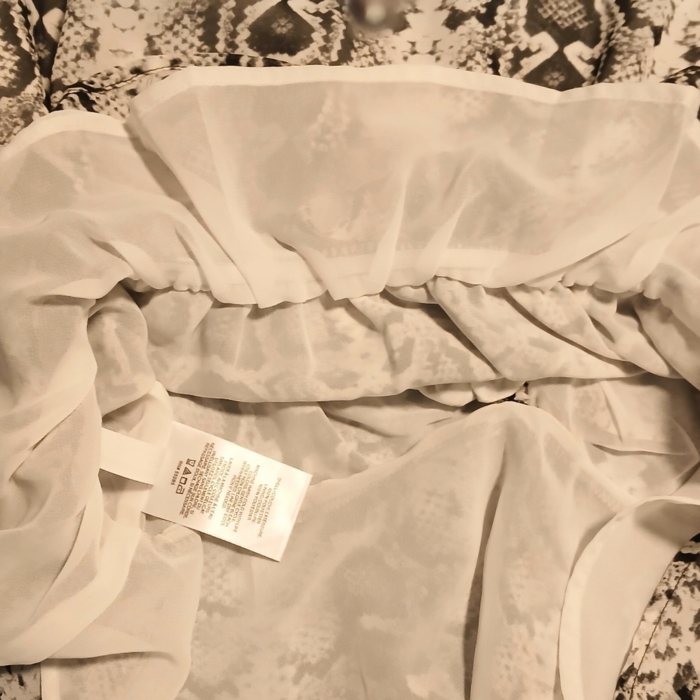 Express Snake Skin Top - Picture 5 of 5